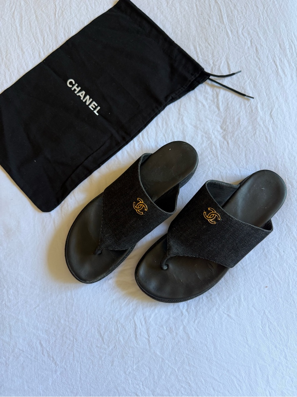 CHANEL Vintage Black Denim Slide/Thong Sandals with Gold CC Logo - Picture 11 of 15